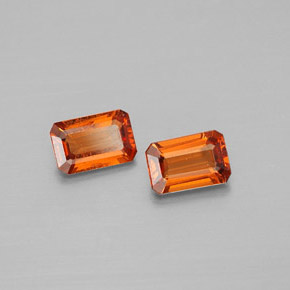 カラットの天然マンダリンオレンジスペサルティンガーネット（6×4 mm・エメラルドカット）