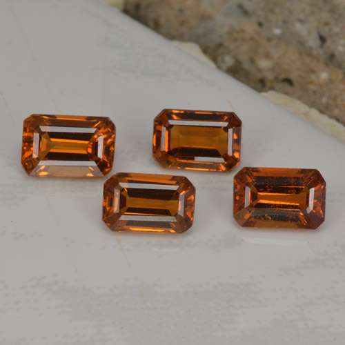 2.73カラットの天然アンバーオレンジスペサルティンガーネット（5.9×4 mm・エメラルドカット）
