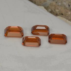 2.73カラットの天然アンバーオレンジスペサルティンガーネット（5.9×4 mm・エメラルドカット）