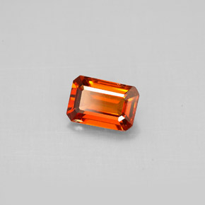 0.91カラットの天然マンダリンオレンジスペサルティンガーネット（6.7×4.6 mm・エメラルドカット）