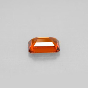 0.91カラットの天然マンダリンオレンジスペサルティンガーネット（6.7×4.6 mm・エメラルドカット）