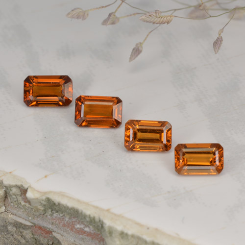 2.37カラットの天然Medium Orange スペサルティンガーネット（6×3.9 mm・エメラルドカット）