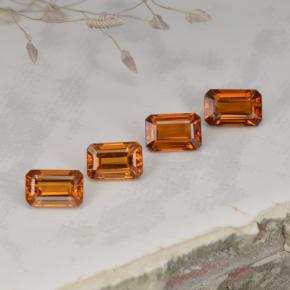 2.37カラットの天然Medium Orange スペサルティンガーネット（6×3.9 mm・エメラルドカット）
