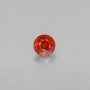 0.85カラットの天然レッドオレンジスペサルティンガーネット（5.24 mm・ラウンドカット）