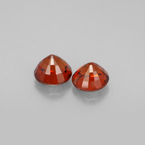 カラットの天然レッドオレンジスペサルティンガーネット（5.36 mm・ラウンドカット）