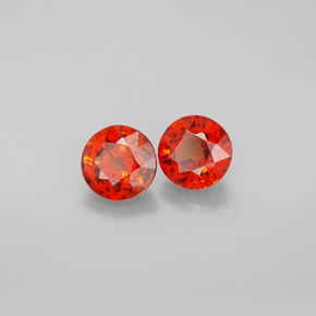 カラットの天然レッドオレンジスペサルティンガーネット（5.48 mm・ラウンドカット）
