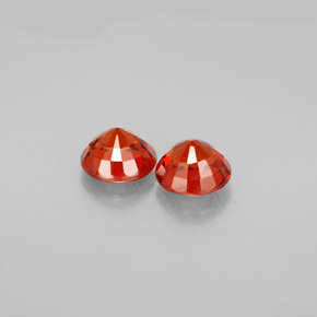 カラットの天然レッドオレンジスペサルティンガーネット（5.48 mm・ラウンドカット）
