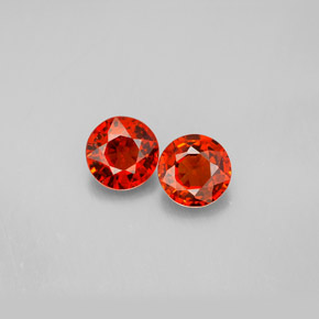 カラットの天然レッドオレンジスペサルティンガーネット（5.58 mm・ラウンドカット）