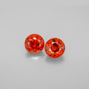 カラットの天然レッドオレンジスペサルティンガーネット（5.38 mm・ラウンドカット）