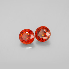カラットの天然レッドオレンジスペサルティンガーネット（5.38 mm・ラウンドカット）