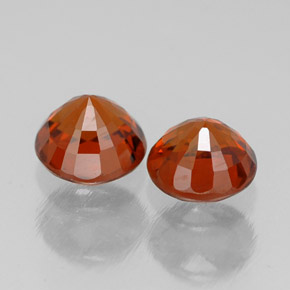 カラットの天然レッドオレンジスペサルティンガーネット（5.27 mm・ラウンドカット）