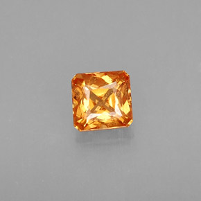 0.44カラットの天然マンダリンオレンジスペサルティンガーネット（4.1×4 mm・エメラルドカット）