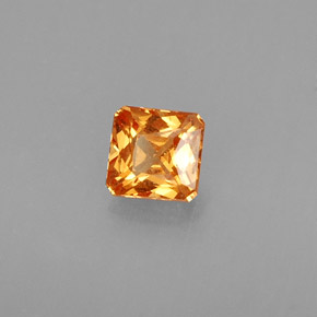 0.44カラットの天然マンダリンオレンジスペサルティンガーネット（4.1×4 mm・エメラルドカット）
