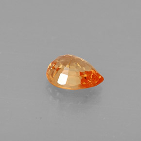 0.80カラットの天然マンダリンオレンジスペサルティンガーネット（6.2×4.9 mm・洋梨の形）