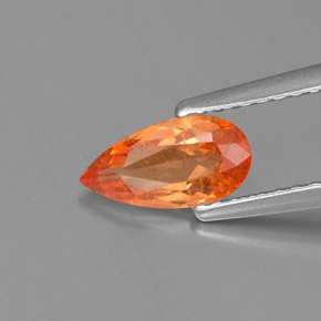 0.91カラットの天然マンダリンオレンジスペサルティンガーネット（8.5×4.4 mm・洋梨の形）
