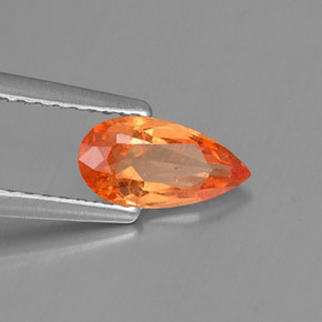 0.91カラットの天然マンダリンオレンジスペサルティンガーネット（8.5×4.4 mm・洋梨の形）