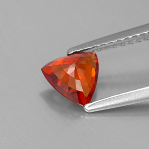 0.90カラットの天然マンダリンオレンジスペサルティンガーネット（6.2×6 mm・トリリアント）