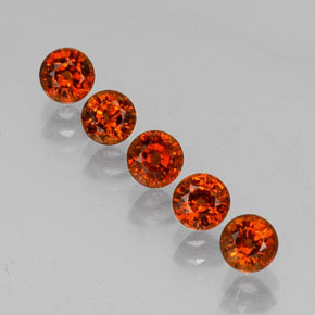 カラットの天然マンダリンオレンジスペサルティンガーネット（4.48 mm・ラウンドカット）
