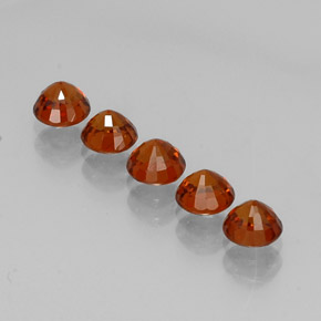 カラットの天然マンダリンオレンジスペサルティンガーネット（4.48 mm・ラウンドカット）