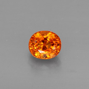 0.84カラットの天然マンダリンオレンジスペサルティンガーネット（5.3×4.6 mm・オーバルカット）