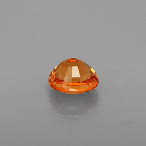 0.84カラットの天然マンダリンオレンジスペサルティンガーネット（5.3×4.6 mm・オーバルカット）