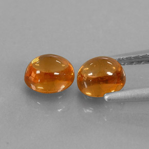 カラットの天然マンダリンオレンジスペサルティンガーネット（5.3×4.3 mm・透明）