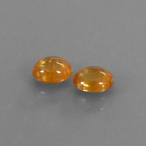 カラットの天然マンダリンオレンジスペサルティンガーネット（5.2×4.1 mm・透明）