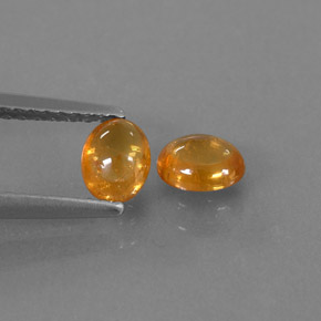 カラットの天然マンダリンオレンジスペサルティンガーネット（5.2×4.1 mm・透明）
