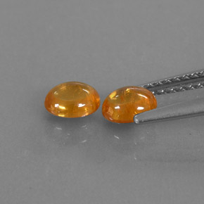 カラットの天然マンダリンオレンジスペサルティンガーネット（5.2×4.1 mm・透明）