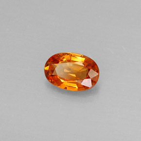 0.45カラットの天然マンダリンオレンジスペサルティンガーネット（5.7×3.9 mm・オーバルカット）