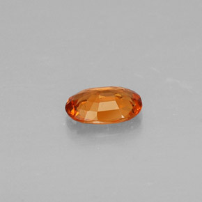 0.45カラットの天然マンダリンオレンジスペサルティンガーネット（5.7×3.9 mm・オーバルカット）