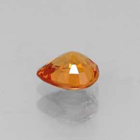 0.72カラットの天然マンダリンオレンジスペサルティンガーネット（5.7×4.9 mm・洋梨の形）
