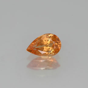 0.64カラットの天然マンダリンオレンジスペサルティンガーネット（6.6×4.3 mm・洋梨の形）