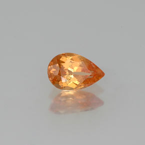0.64カラットの天然マンダリンオレンジスペサルティンガーネット（6.6×4.3 mm・洋梨の形）