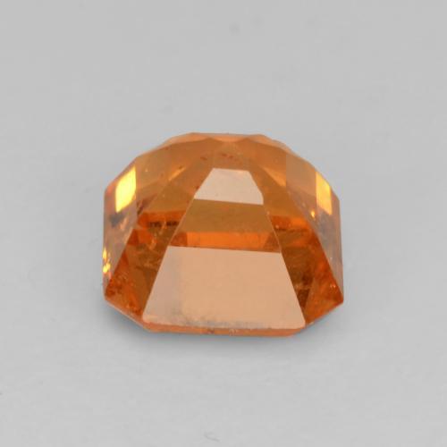 0.95カラットの天然アンバーオレンジスペサルティンガーネット（5.1×5 mm・エメラルドカット）