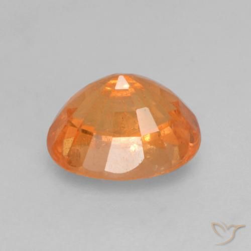0.83カラットの天然赤みがかったオレンジスペサルティンガーネット（5.7×4.5 mm・オーバルカット）