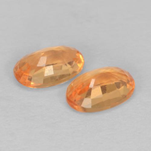 0.64カラットの天然鮮やかなオレンジスペサルティンガーネット（4.8×3.3 mm・オーバルカット）