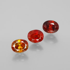 カラットの天然レッドオレンジスファレライト（5.3x4.3 mm・オーバルカット）