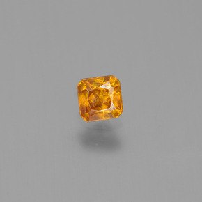 0.30カラットの天然ゴールデンイエロースファレライト（3.5×3.5 mm・エメラルドカット）