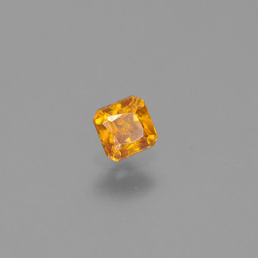 0.30カラットの天然ゴールデンイエロースファレライト（3.5×3.5 mm・エメラルドカット）