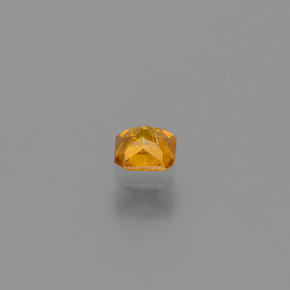 0.30カラットの天然ゴールデンイエロースファレライト（3.5×3.5 mm・エメラルドカット）