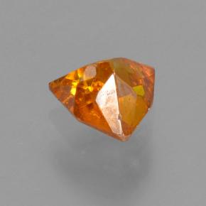 0.50カラットの天然イエローオレンジスファレライト（4.8×4.8 mm・トリリアント）
