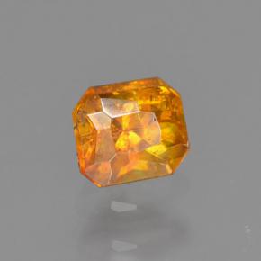 0.35カラットの天然ゴールデンイエロースファレライト（4×3.5 mm・エメラルドカット）