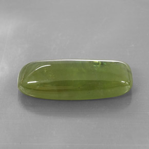 16.14カラットの天然グリーンスフェーン（23.6×10.1 mm・透明）