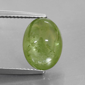 5.68カラットの天然グリーンスフェーン（12×9.1 mm・透明）