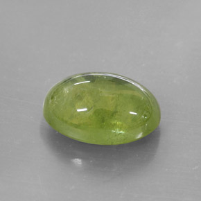 5.68カラットの天然グリーンスフェーン（12×9.1 mm・透明）