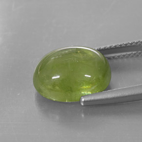 8.07カラットの天然グリーンスフェーン（12.5×10.5 mm・透明）