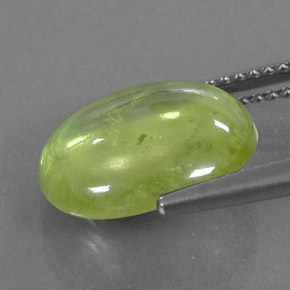 5.40カラットの天然グリーンスフェーン（12.6×10.7 mm・透明）