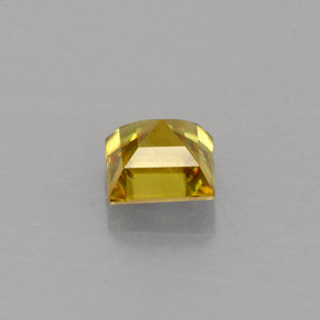 0.44カラットの天然ゴールデンイエロースフェーン（4.1×4.1 mm・四角）