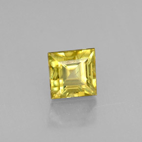0.35カラットの天然緑がかったゴールドスフェーン（3.5×3.5 mm・四角）